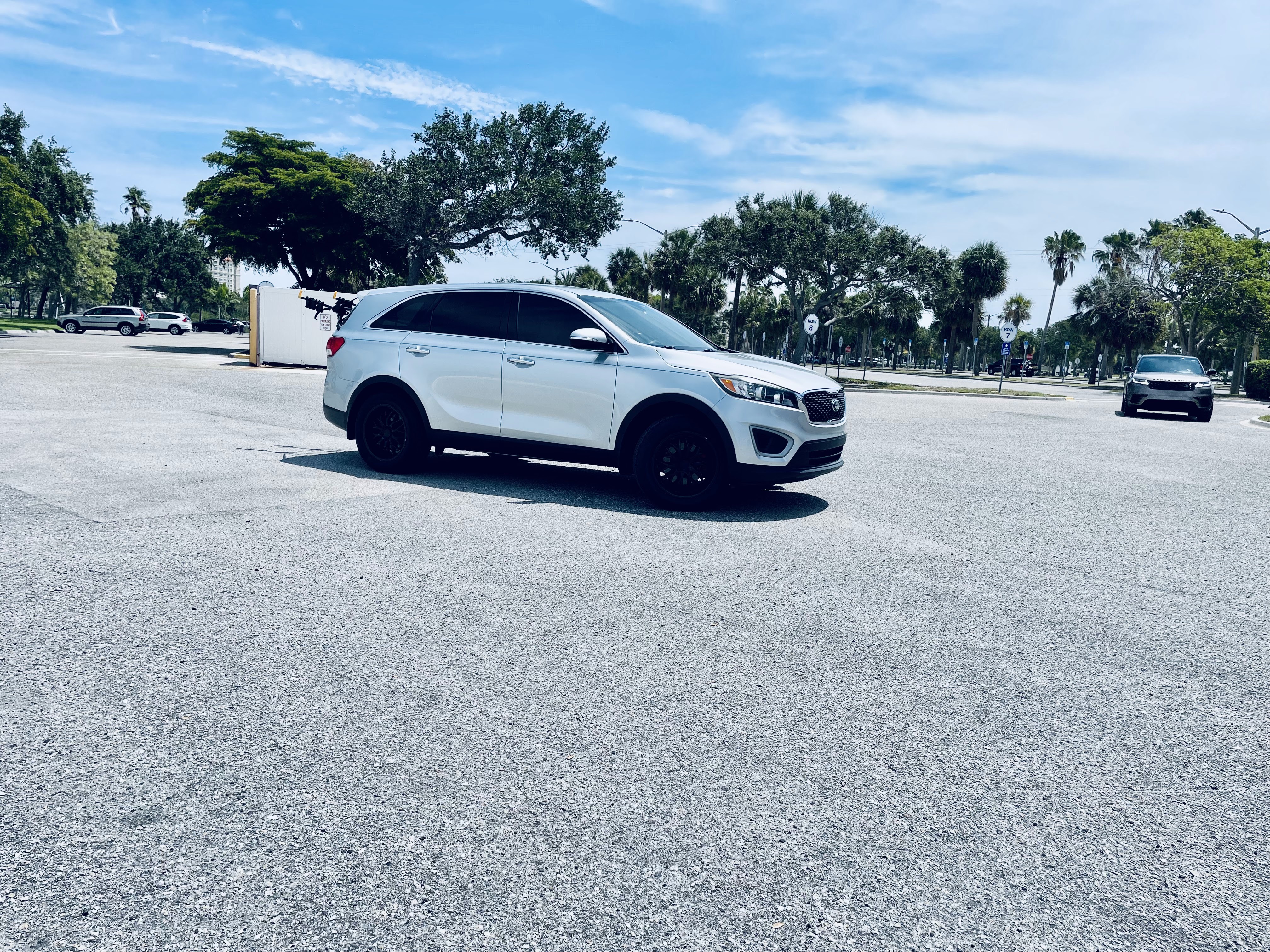 Affordable Kia Sorento Rental for Road Trips